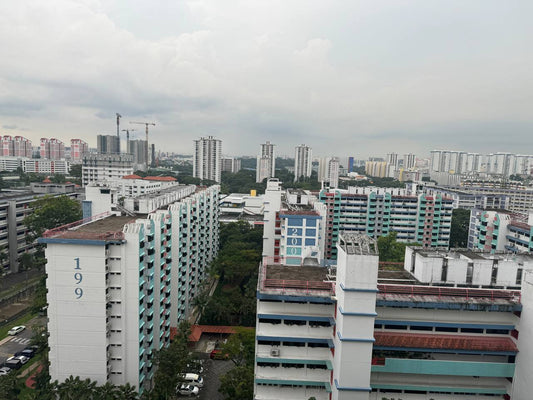 Singapore Household Debt Hits Decade Low Amidst Rising Rates