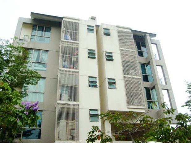 Canary Ville — exterior
